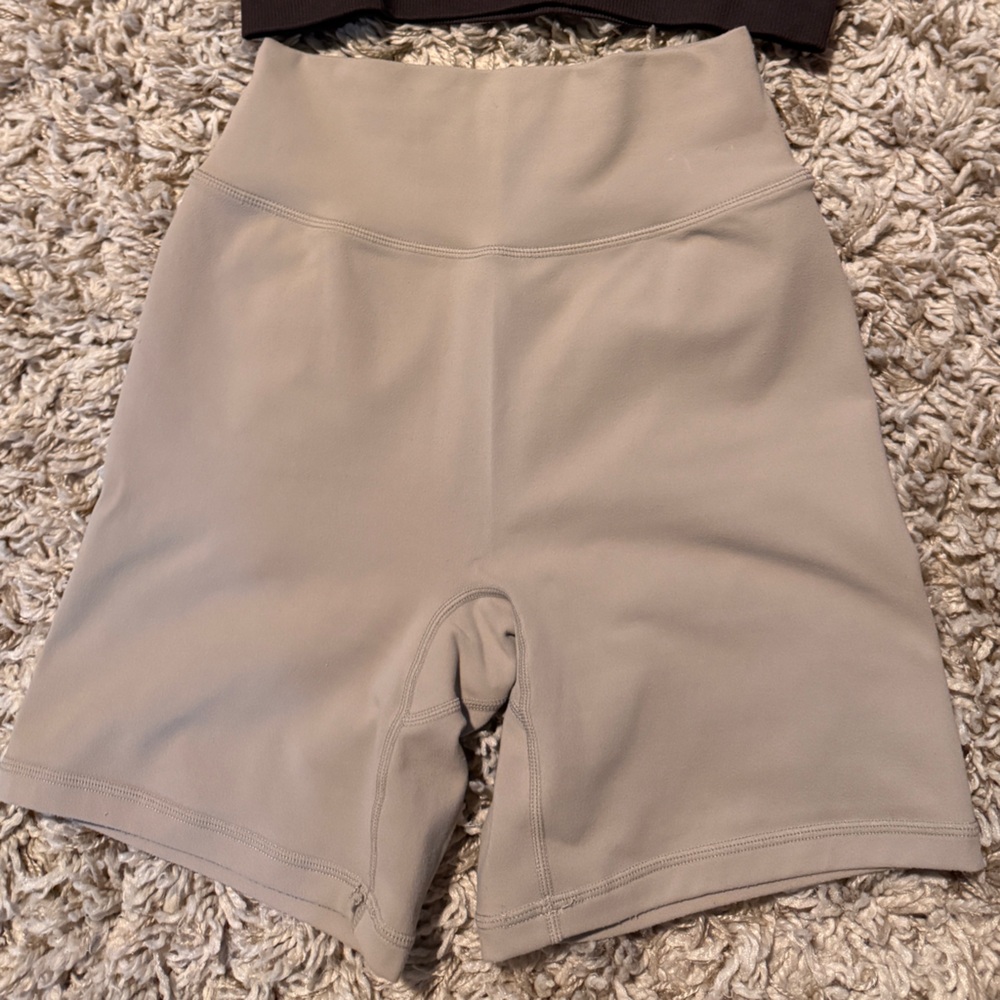 Ptula Sand color 6” Shorts